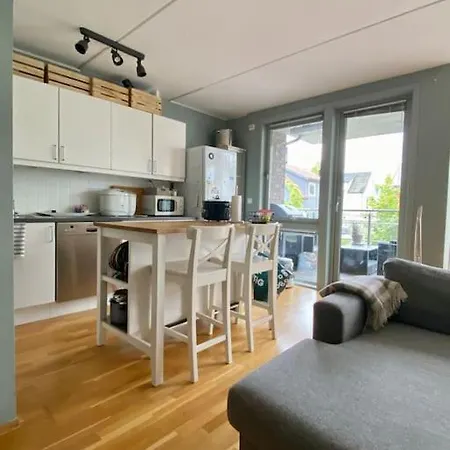 Sentralt I Med Solrik Balkong Og Parkering - Perfekt For Ons Stavanger
