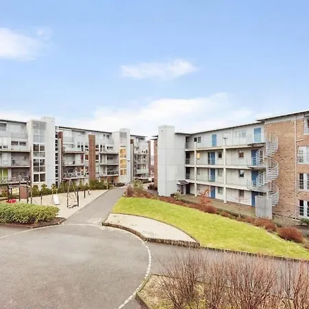 Sentralt I Med Solrik Balkong Og Parkering - Perfekt For Ons Apartment *